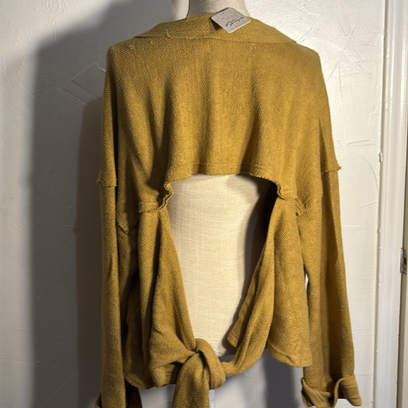 Free People Beach Pull over sweater Mustard Yellow Good Condition - Picture 6 of 10